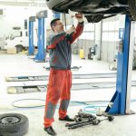 Stacja diagnostyczna jako miejsce wykrywania nielegalnego przewozu towarów – jak postępować w sytuacjach nietypowych?